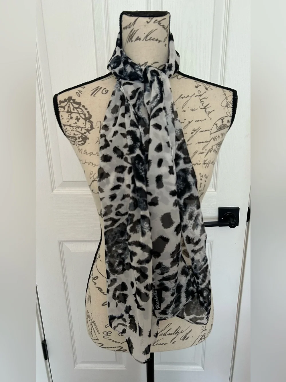 Black and White Leopard Pattern Two-Piece Scarf Set